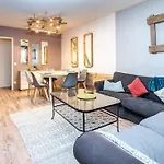 Duplex Cosy Et Contemporain Avec Parking Prive